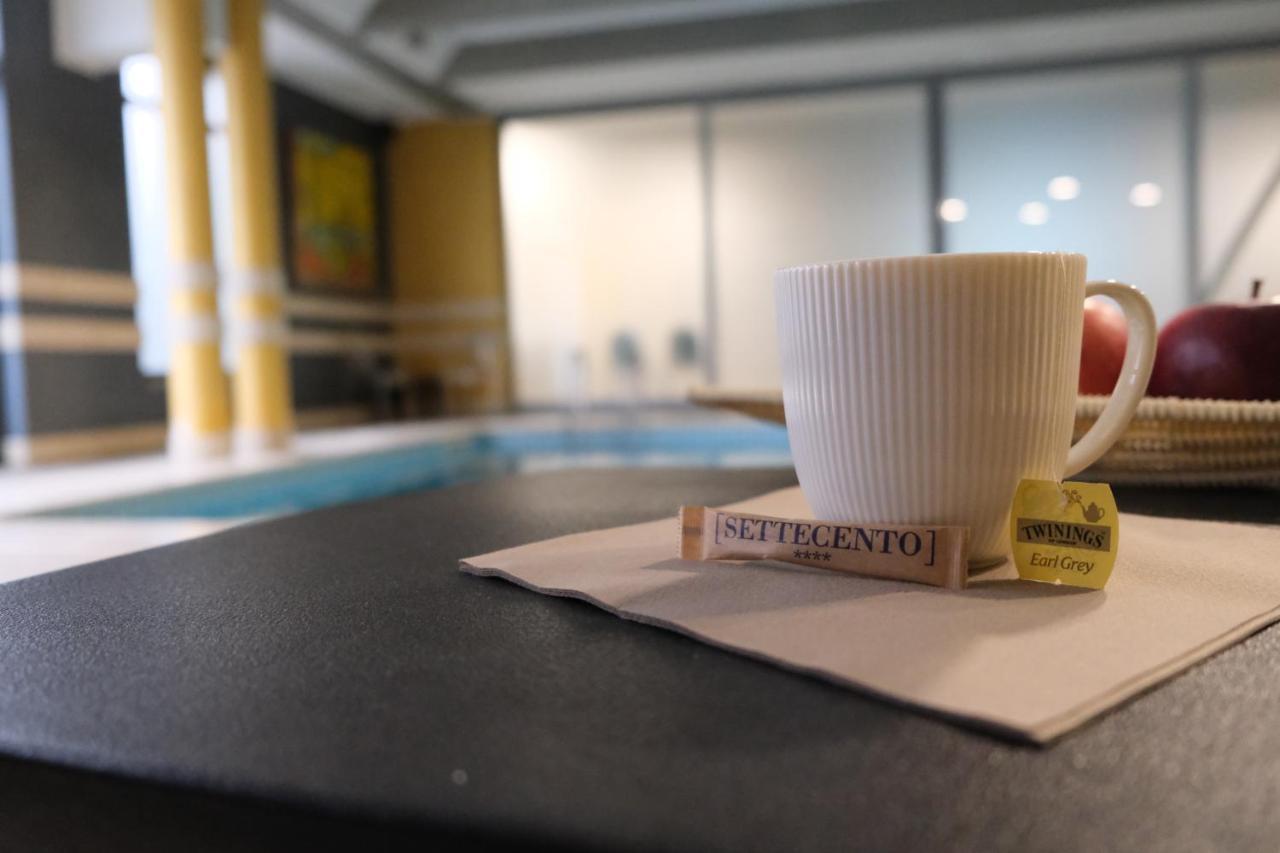 Settecento Hotel Presezzo Luaran gambar