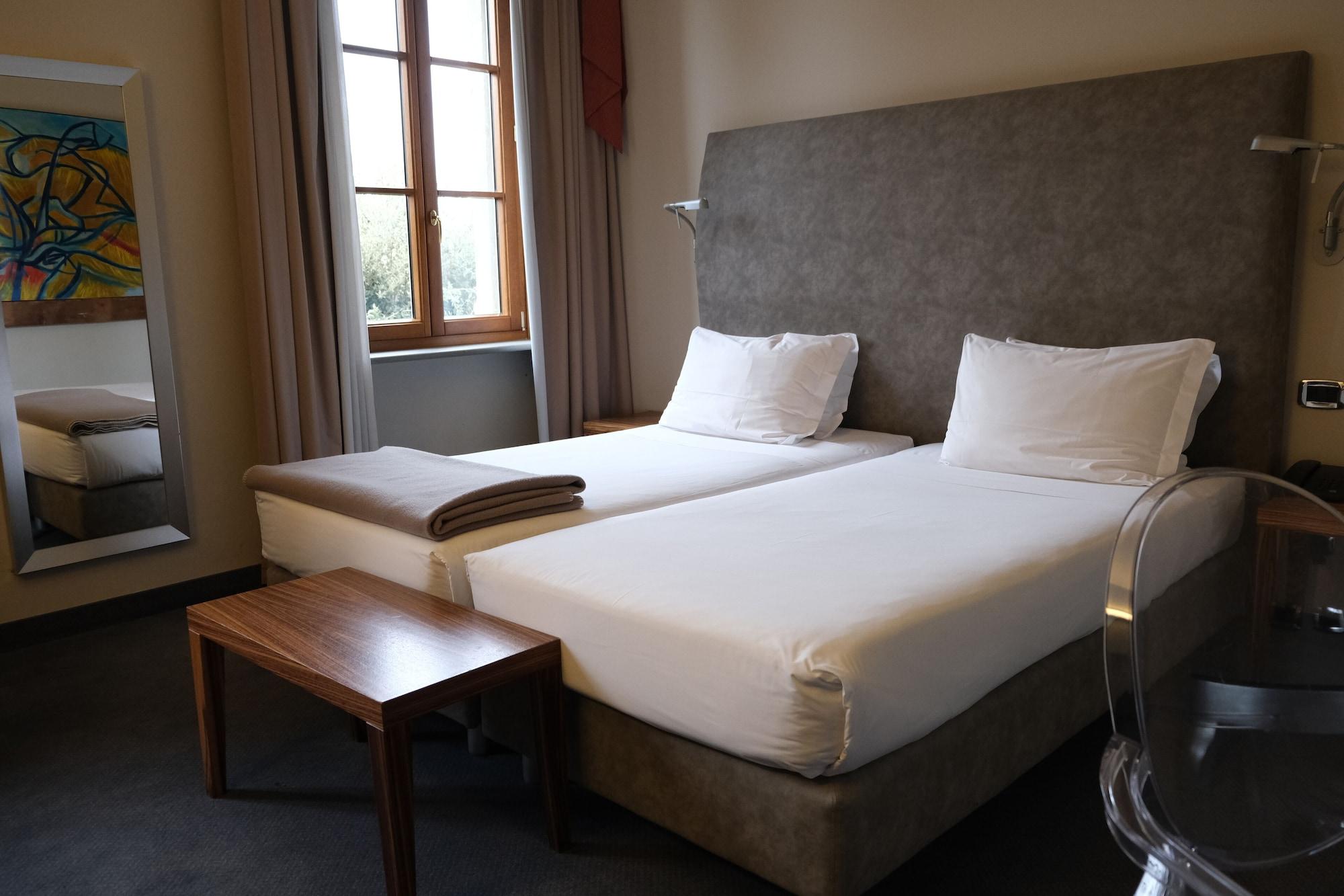 Settecento Hotel Presezzo Luaran gambar