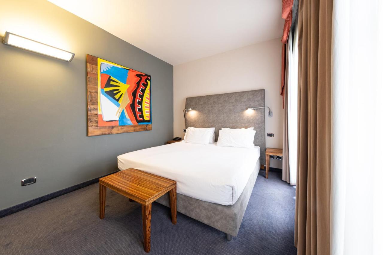 Settecento Hotel Presezzo Luaran gambar