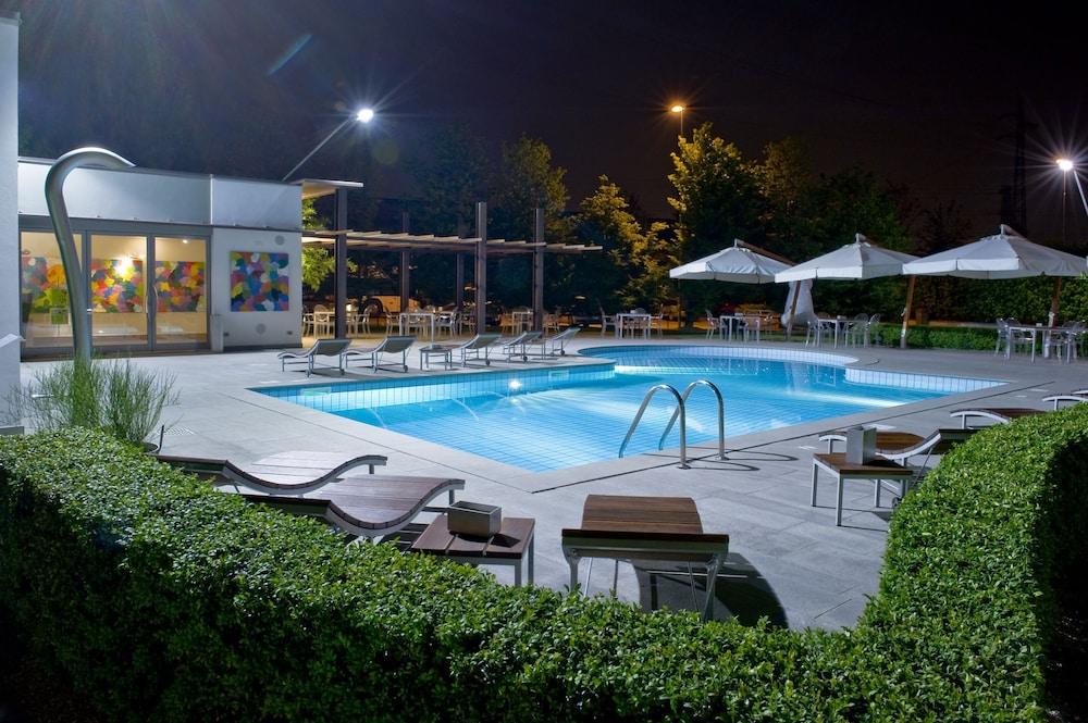Settecento Hotel Presezzo Luaran gambar