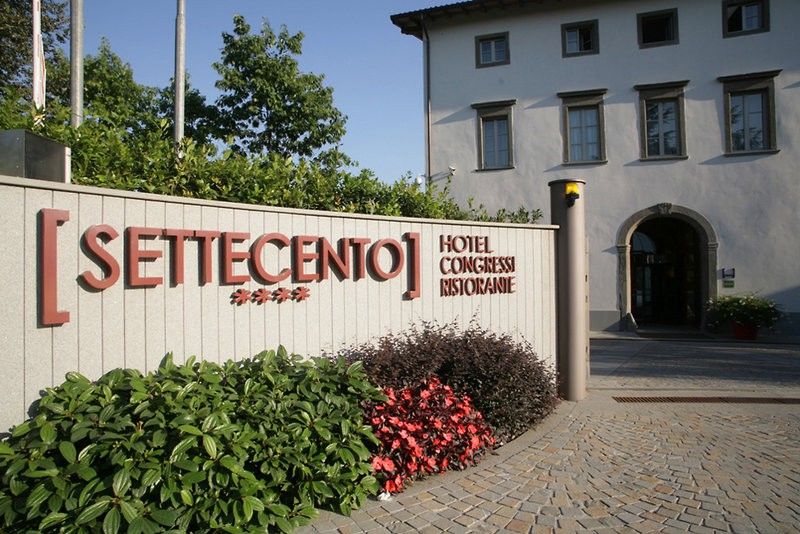 Settecento Hotel Presezzo Luaran gambar